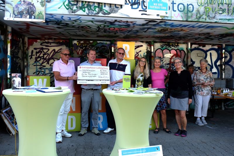 Spendenübergabe der Marbacher Bürgerstiftung an die Fairtrade-Steuerungsgruppe