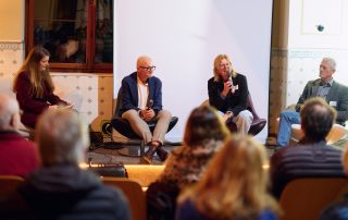 Isabel Schembera sprach auf dem Podium mit den Initiatoren des Freundeskreises Gartenschau: Dr. Michael Herzog, Heike Breitenbücher und Gerhard Heim. Foto: Florian Gerlach
