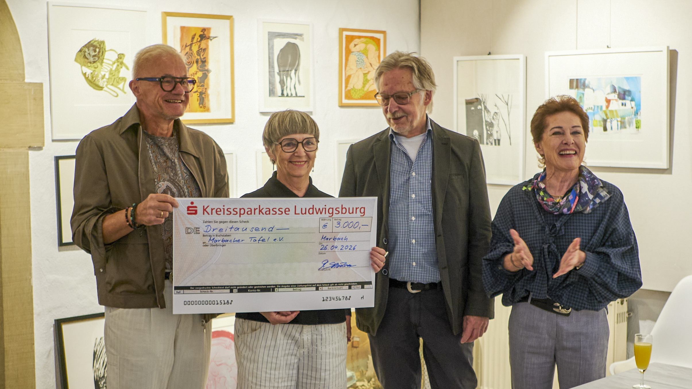 Buergerstiftung Schillerstadt Marbach profitiert von einer Benefizaktion der Galerie Wendelinskapelle · Stiftungspräsident Dr. Michael Herzog, Galeristin Monika Schreiber, Gerhard Schreiber und Sigrid Ensslin von der Marbacher Tafel
