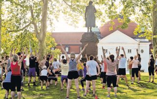 Stadtmarketing Schillerstadt Marbach: Marbach moves auf der Schillerhöhe mit Christine König